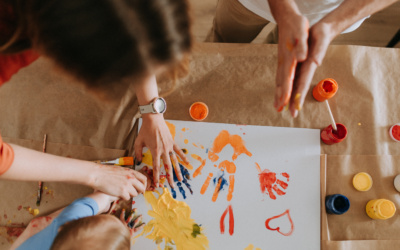 family-painting-their-hands-2026-01-05-00-59-17-utc